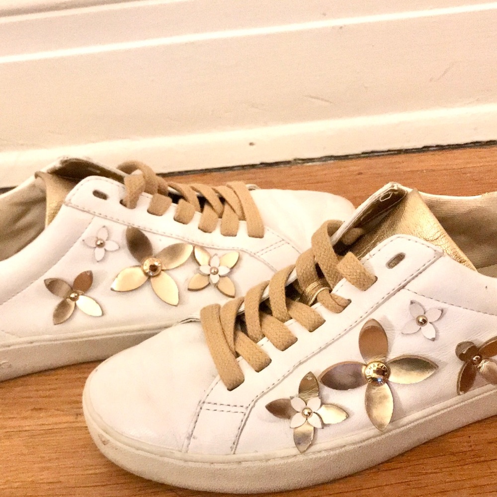 SUPER CUTE MICHAEL KORS LEATHER SNEAKER GEMMMM